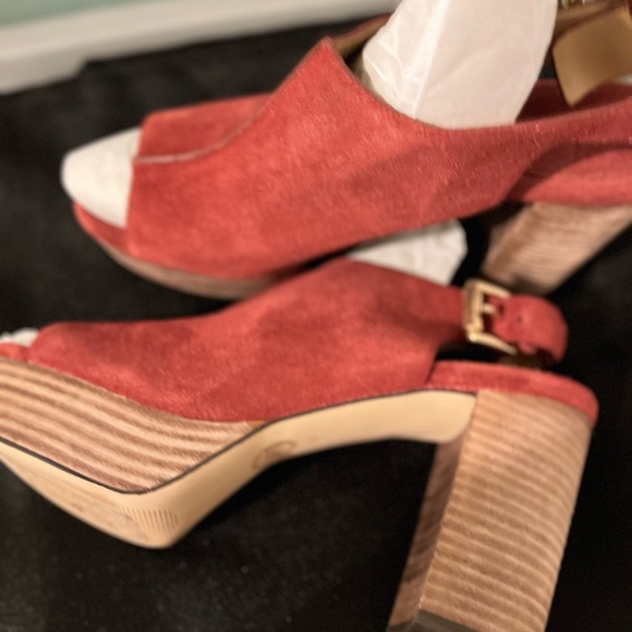 Michael Kors Elegant Red Suede Platform Heels Coral size 8 NEW fits a size 8.5 - Picture 5 of 7